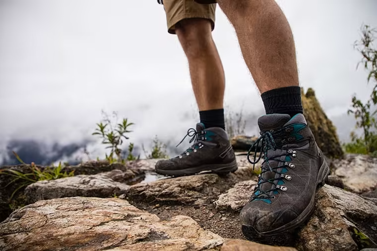 How to Choose Hiking and Outdoor Shoes: Grip, Protection & Comfort Guide