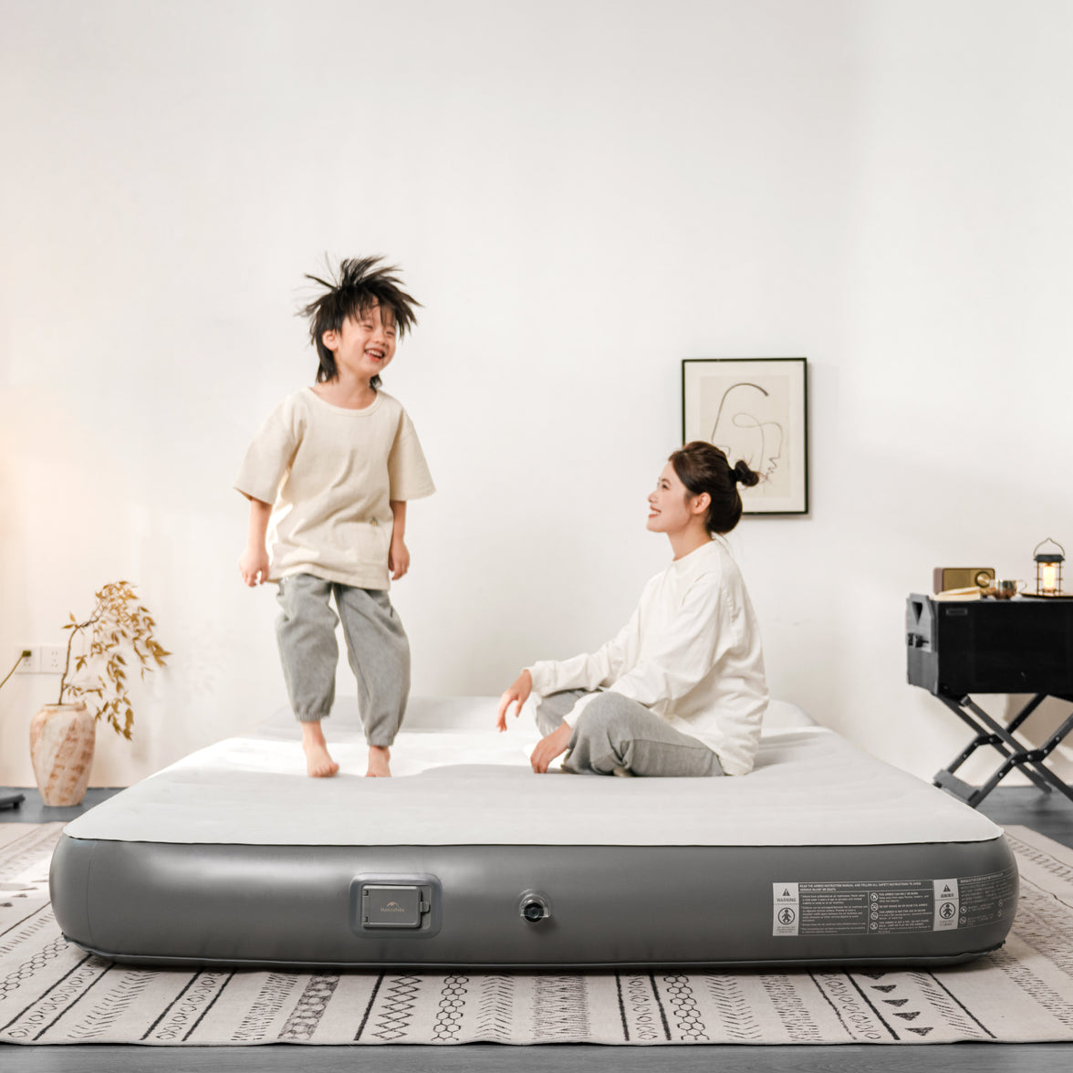 Naturehike Chenjing Built-In Pump With Pillow Inflatable Bed Grey