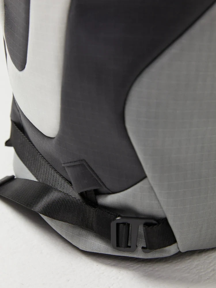 UZSQUARE Atom Mountain 背包 灰白