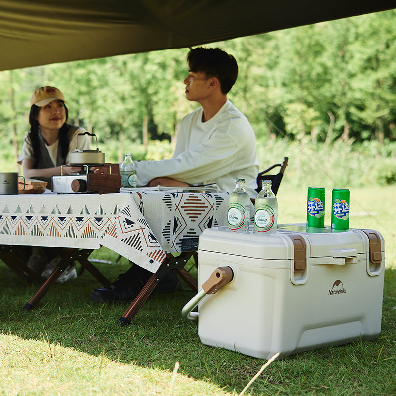 drinks on top of Naturehike Ling XIa cooler
