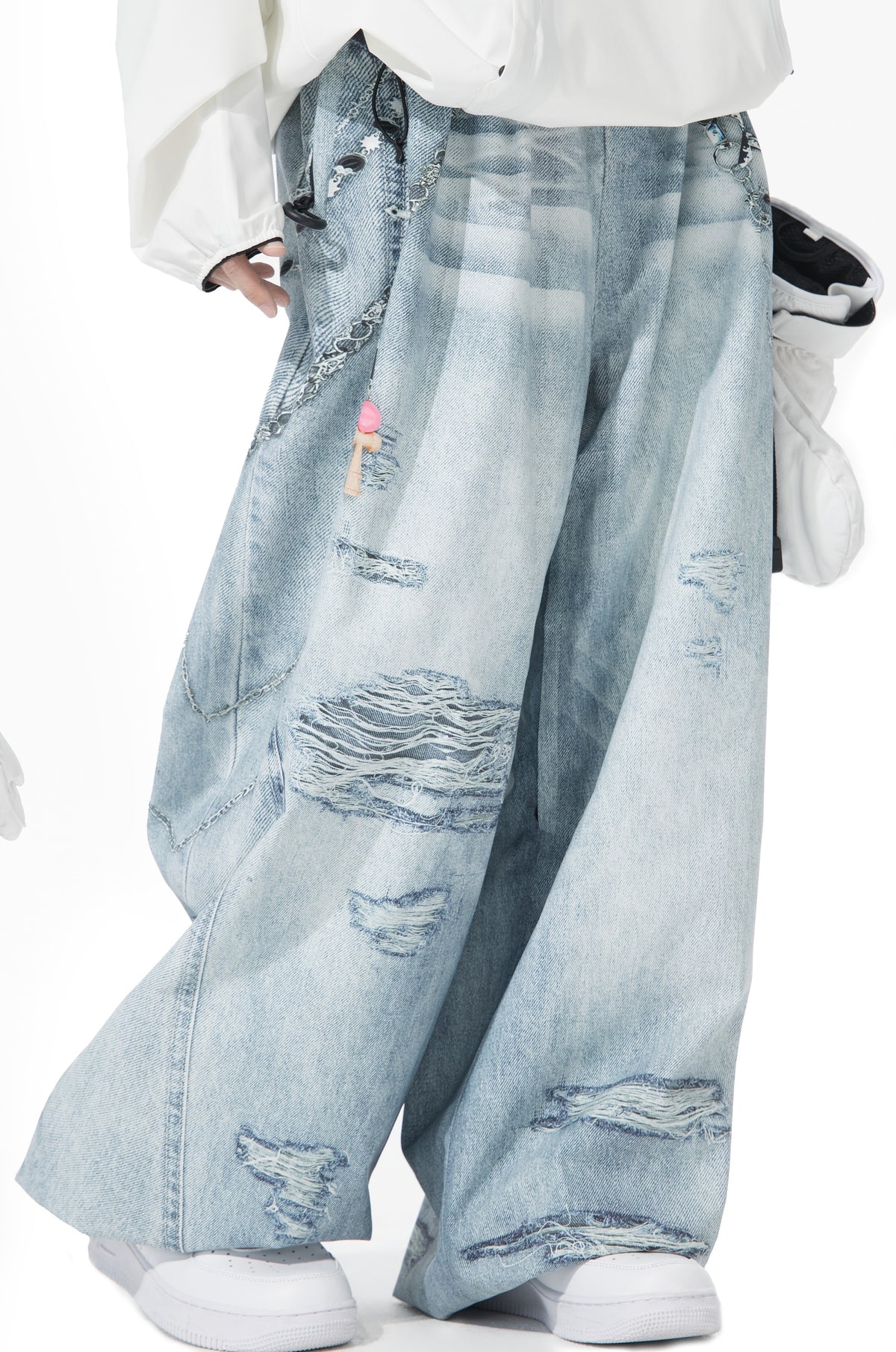 POMT Printed 2L Snow Pants — Blue White, on model, detail