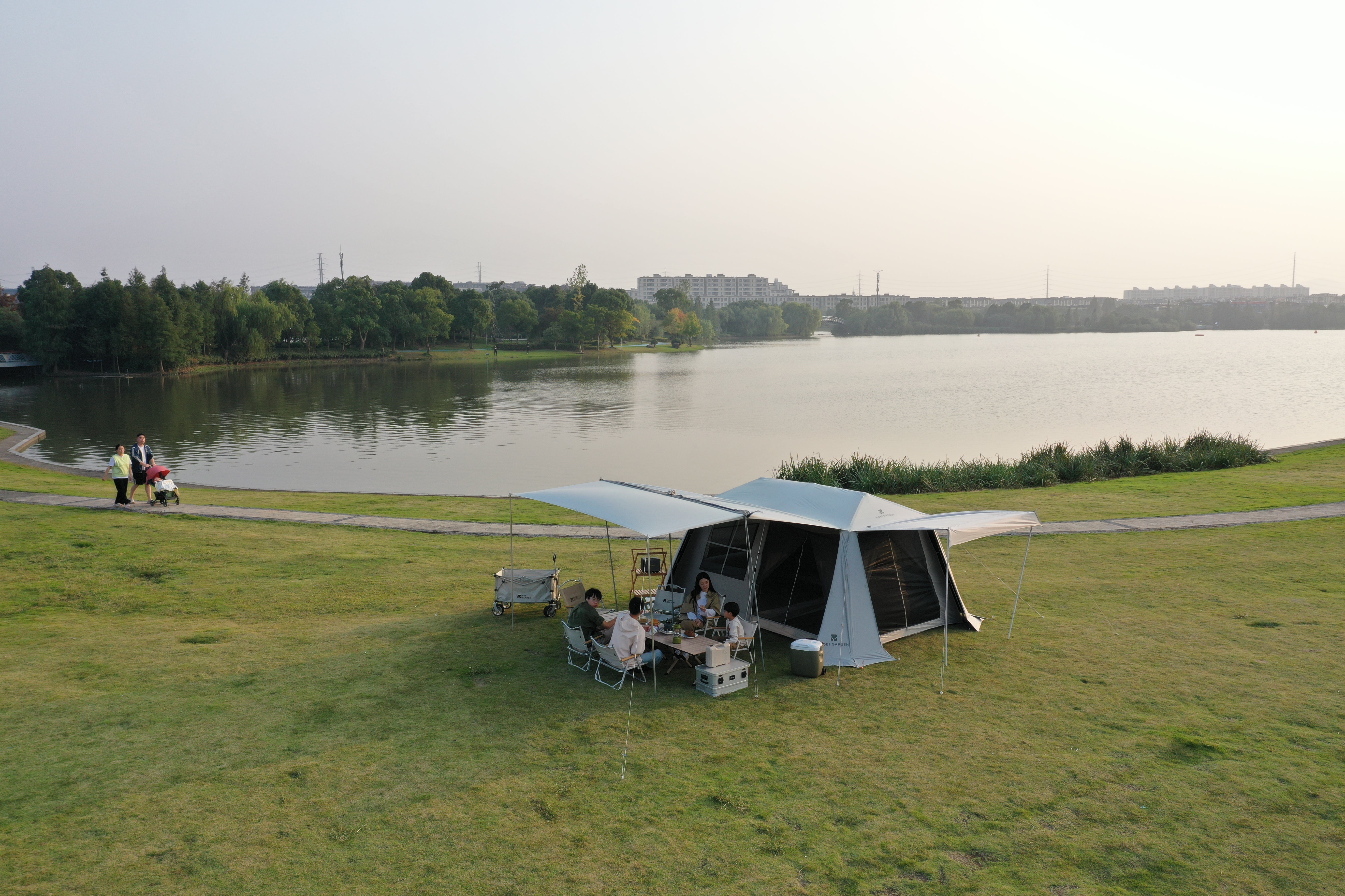 Mobi Garden Holiday Mountain Residence 10.9 Tent (Black Coated)