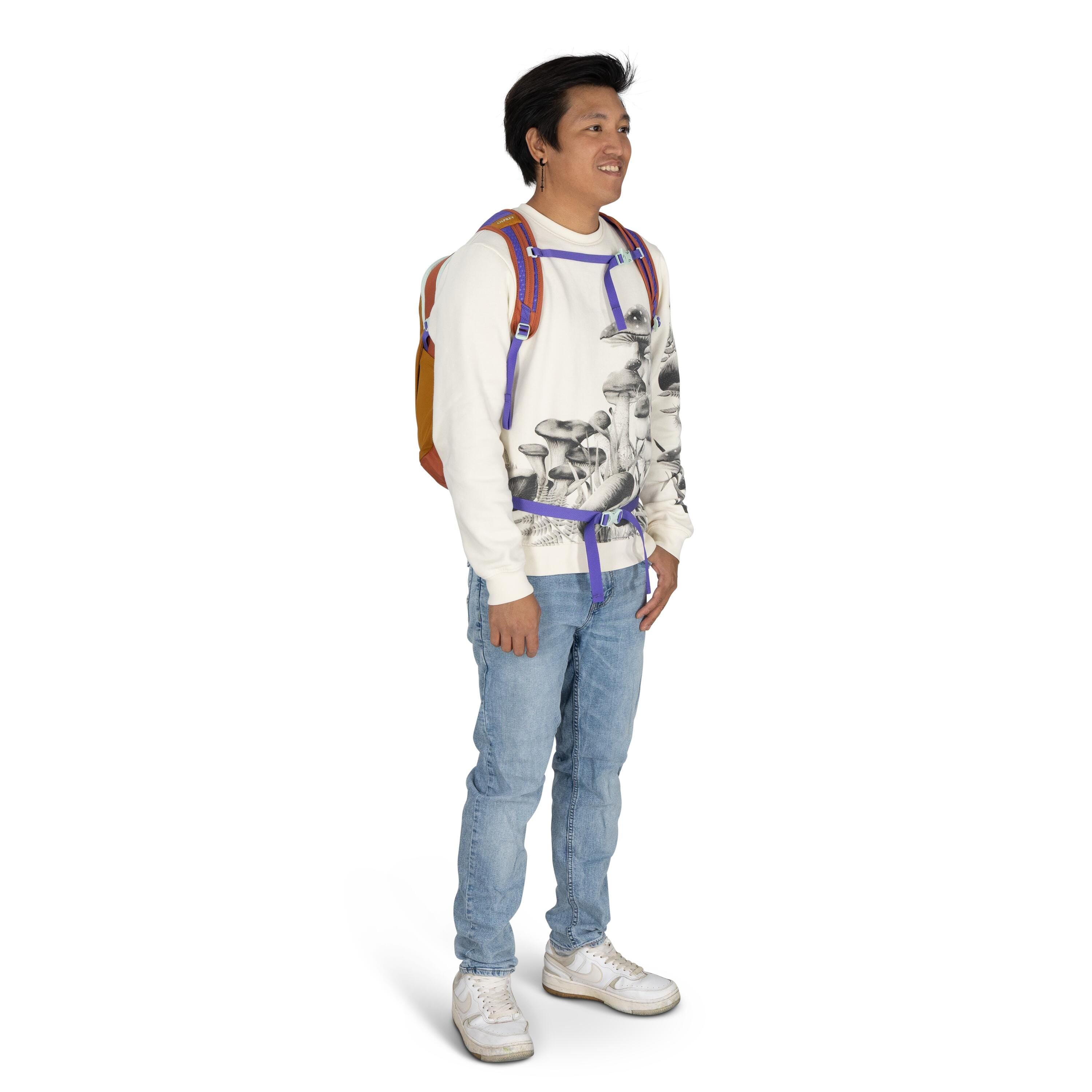 Person wearing the Osprey Daylite daypack in Barley Brown Multi
