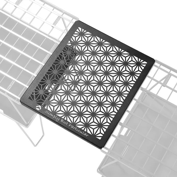 A black aluminum half-panel with a geometric leaf pattern. Put between two IGT table.
