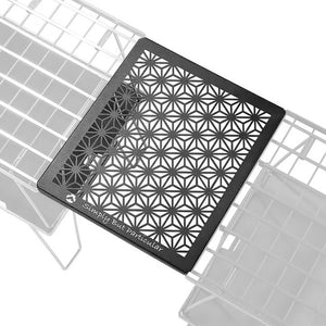 A black aluminum half-panel with a geometric leaf pattern. Put between two IGT table.