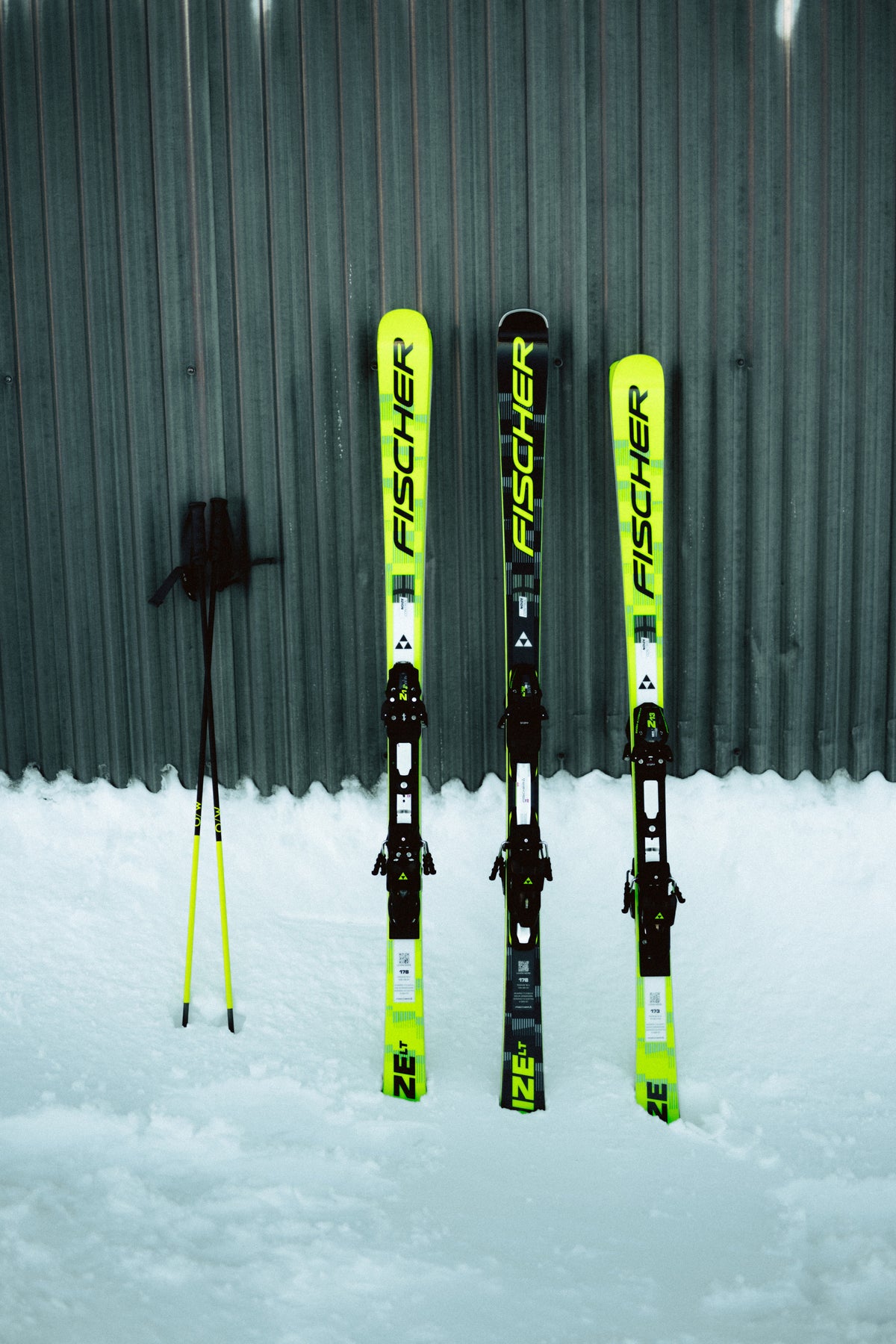 Fischer RC4 Noize ST Yellow Superflex + RC4 Z12 GW Skis - Unisex - on snow